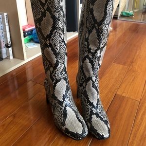 BRAND NWT Snakeskin Marc Fisher Boots
